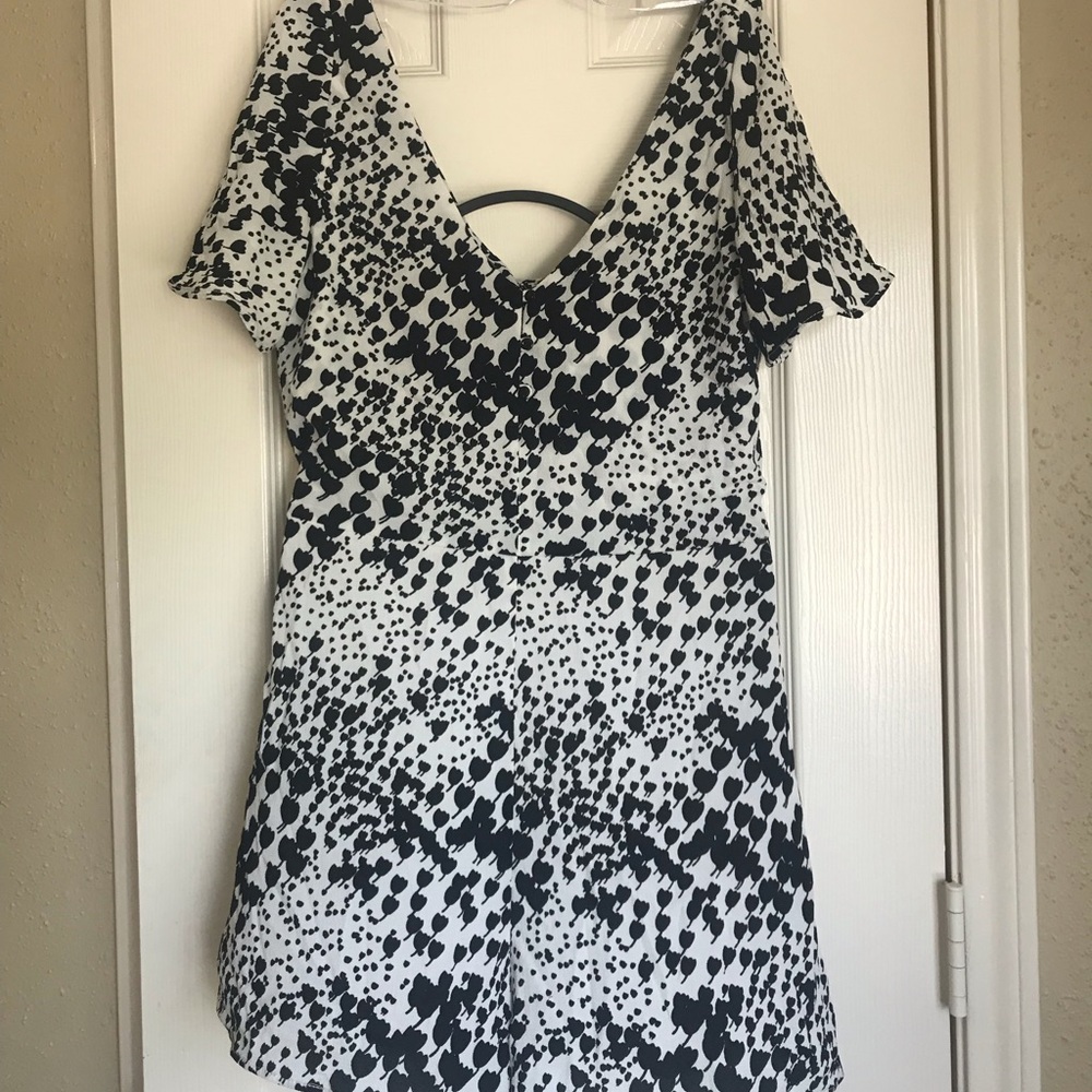 NWT Zara v neck tie back romper in animal print .